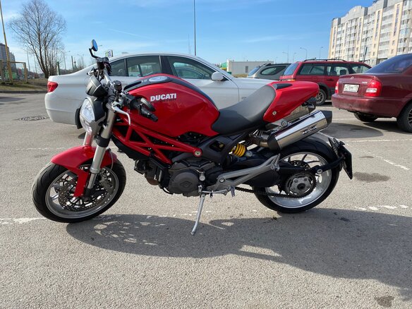 2010 Ducati Monster 1100, красный - вид 5