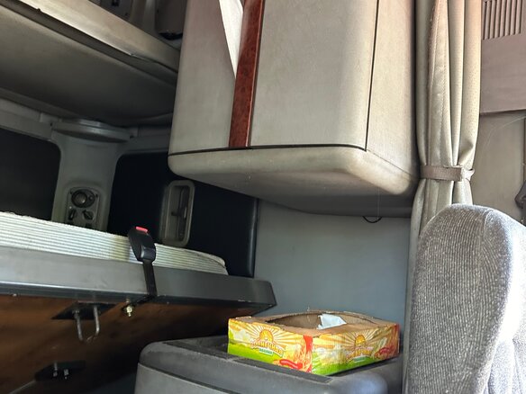 1998 Freightliner Century Class, красный, 1100000 рублей - вид 8