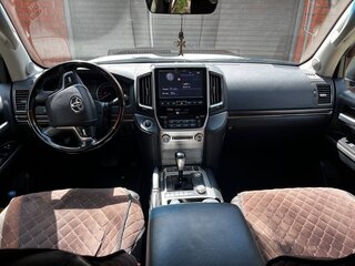 2020 Toyota Land Cruiser 200 Series Рестайлинг 2, белый, 8200000 рублей, вид 5