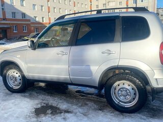 2012 Chevrolet Niva I Рестайлинг, серебристый, 550000 рублей, вид 4