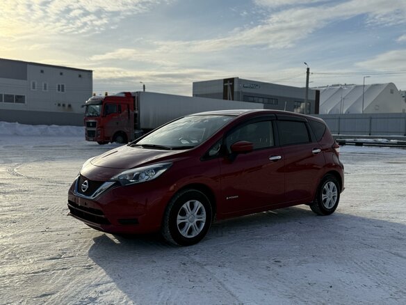 2017 Nissan Note e-Power II Рестайлинг, красный, 1150000 рублей - вид 1