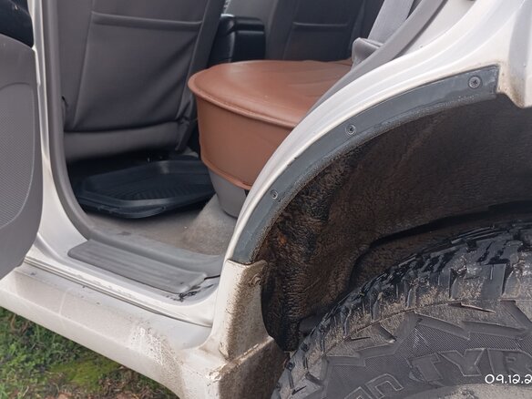 2002 Isuzu Axiom, серый, 720000 рублей - вид 25