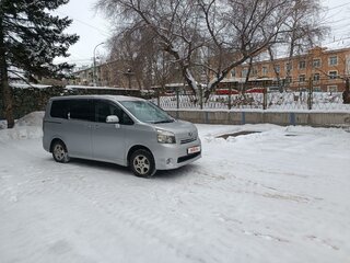 2008 Toyota Voxy II (R70), серый, 1180000 рублей, вид 3