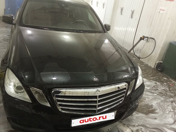 2010 Mercedes-Benz E-Класс 350 IV (W212, S212, C207), чёрный, 1100000 рублей - вид 1