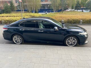 2019 Toyota Camry VIII (XV70), синий, 2450000 рублей, вид 2