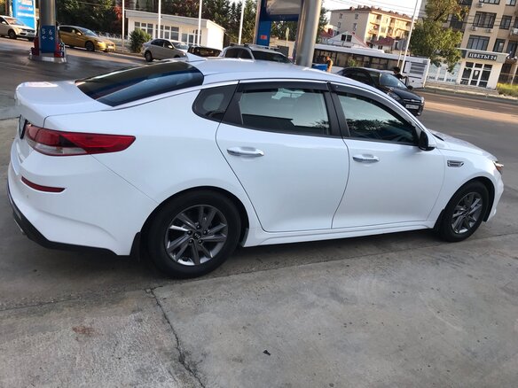 2019 Kia Optima IV Рестайлинг, белый, 2500000 рублей - вид 12