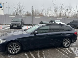 2019 BMW 5 серии 520d VII (G30/G31/G38), синий, 3699900 рублей, вид 4