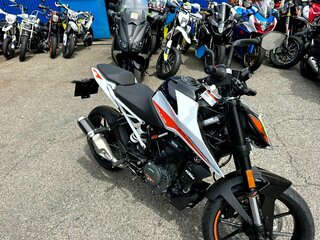 2024 KTM 390 Duke, белый, 759000 рублей, вид 2