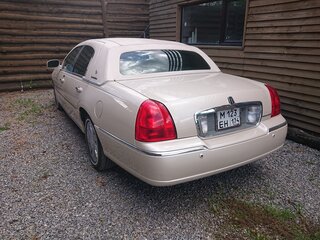 2002 Lincoln Town Car III, бежевый, 2400000 рублей, вид 4