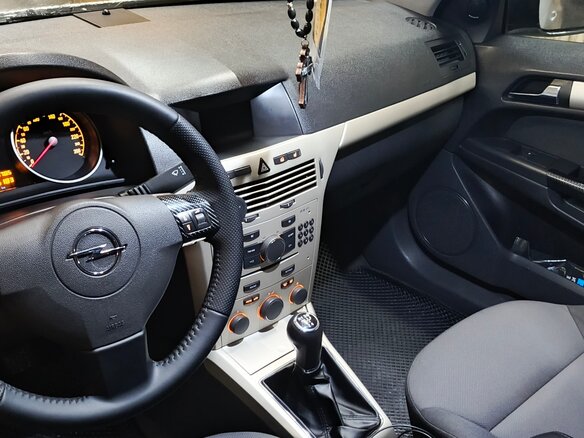 2008 Opel Astra GTC H Рестайлинг, серебристый, 650000 рублей - вид 6