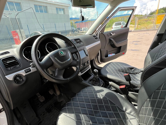 2012 Skoda Yeti I, белый, 640000 рублей - вид 10