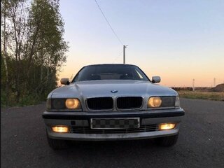 1996 BMW 7 серии 728i III (E38), серебристый, 655000 рублей, вид 2