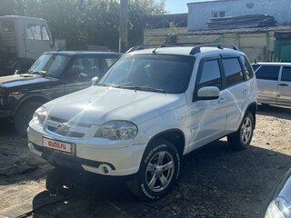 2015 Chevrolet Niva I Рестайлинг, белый, 900000 рублей, вид 1