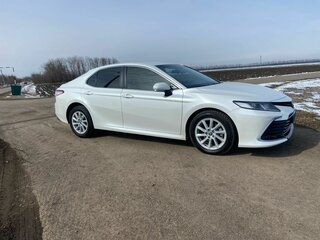 2021 Toyota Camry VIII (XV70) Рестайлинг, белый, 3400000 рублей, вид 3