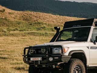 2023 Toyota Land Cruiser 71 70 Series Рестайлинг 2, белый, 11800000 рублей, вид 4