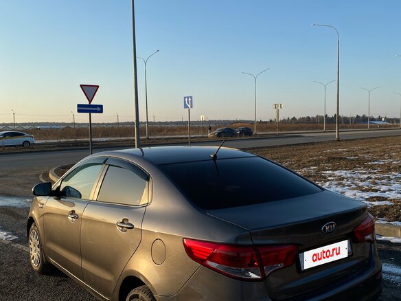 2015 Kia Rio III Рестайлинг, серый, 700000 рублей - вид 10