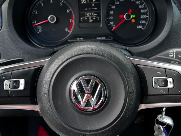 2019 Volkswagen Polo V Рестайлинг, чёрный, 1250000 рублей - вид 5