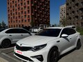 2019 Kia Optima IV Рестайлинг, белый, 1390000 рублей - вид 1