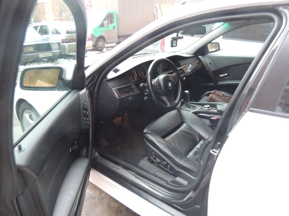 2004 BMW 5 серии 530i V (E60/E61), чёрный - вид 8