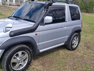 2010 Mitsubishi Pajero Mini II, серебристый, 1090000 рублей, вид 2