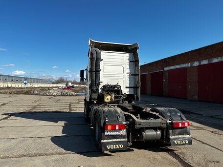 2011 Volvo FH, белый, 2000000 рублей, вид 4