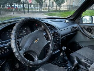 2004 Chevrolet Niva I, серебристый, 250000 рублей, вид 4