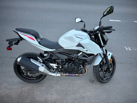 2023 Kawasaki Z 400, белый, 680000 рублей, вид 1