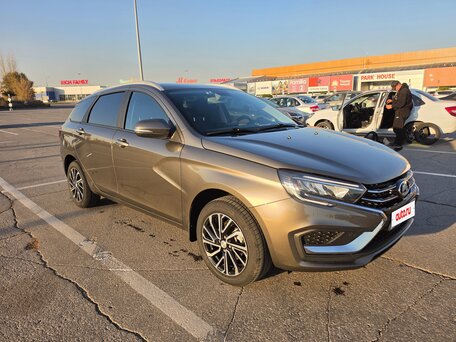 2026 Lada (ВАЗ) Vesta SW I Рестайлинг (NG), коричневый, 1700000 рублей, вид 3