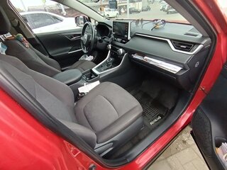 2021 Toyota RAV4 V (XA50), красный, 3300000 рублей, вид 4