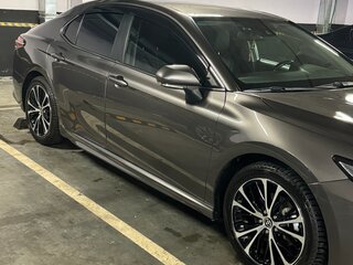 2020 Toyota Camry US Market VIII (XV70) Рестайлинг, серый, 3300000 рублей, вид 2