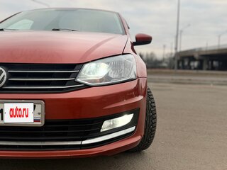 2016 Volkswagen Polo V Рестайлинг, оранжевый, 999999 рублей, вид 2