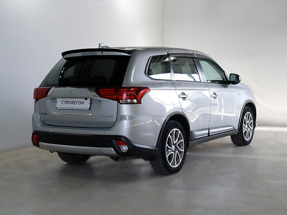 2017 Mitsubishi Outlander III Рестайлинг 2, серебристый - вид 4