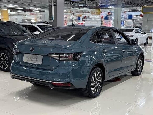2023 Volkswagen Lavida III Рестайлинг, синий, 1470000 рублей - вид 2