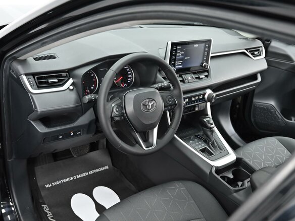 2021 Toyota RAV4 V (XA50), чёрный, 2755000 рублей - вид 4