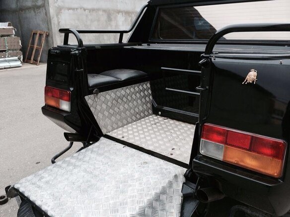 1990 Lamborghini LM002, чёрный - вид 6