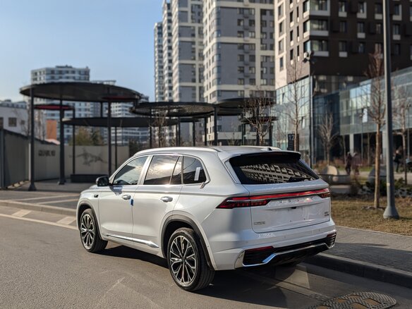 2026 Geely Monjaro (Xingyue L) I Рестайлинг 2 (China Market), белый, 3990000 рублей - вид 2