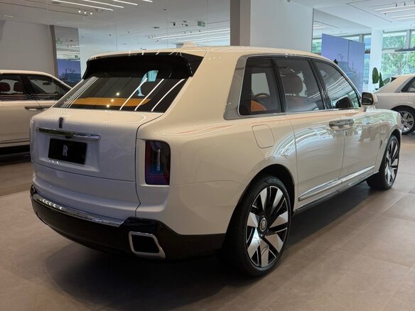 2026 Rolls-Royce Cullinan I Рестайлинг (Series II), белый, 50000000 рублей - вид 2