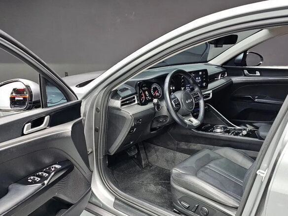 2022 Kia K5 III, серый - вид 4