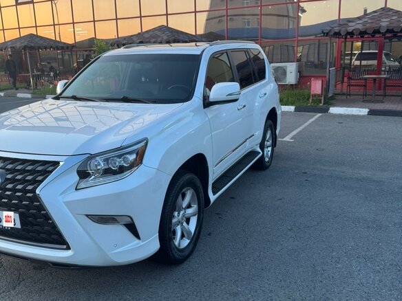2017 Lexus GX 460 II Рестайлинг, белый, 2900000 рублей