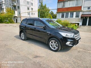 2019 Ford Kuga II Рестайлинг, чёрный, 1750000 рублей, вид 2