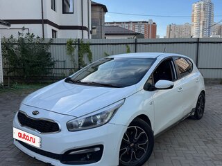 2016 Kia Ceed II Рестайлинг, белый, 800000 рублей, вид 1