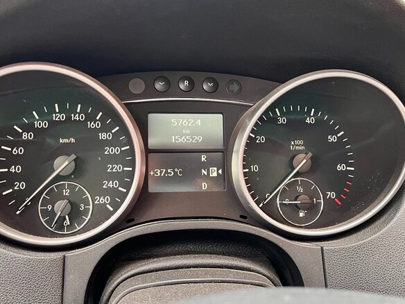 2005 Mercedes-Benz M-Класс 500 II (W164), серебристый, 2000000 рублей - вид 7