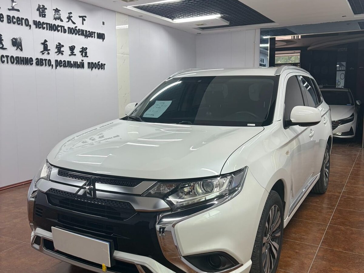 Открыть фотографии: Mitsubishi Outlander III Рестайлинг 3