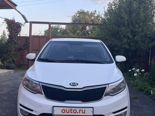 2016 Kia Rio III Рестайлинг, белый, 800000 рублей, вид 1