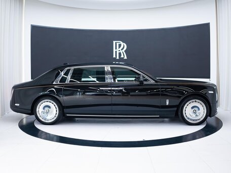 2023 Rolls-Royce Phantom Extended VIII Рестайлинг (Series II), чёрный, 48000000 рублей, вид 4