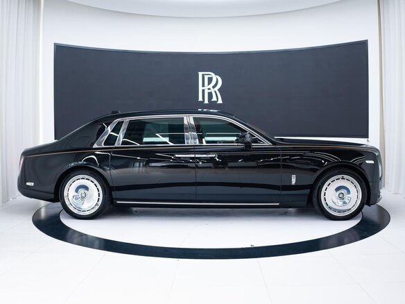 2023 Rolls-Royce Phantom Extended VIII Рестайлинг (Series II), чёрный, 48000000 рублей - вид 3