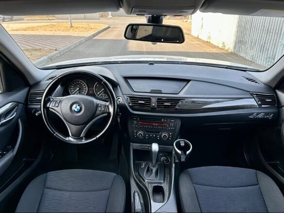 2012 BMW X1 18i I (E84) Рестайлинг, белый, 1300000 рублей - вид 8