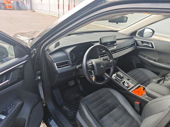 2021 Mitsubishi Outlander IV, чёрный, 3350000 рублей - вид 13
