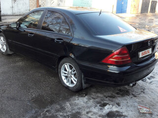 2004 Mercedes-Benz C-Класс 180 II (W203) Рестайлинг, чёрный, 600000 рублей, вид 5
