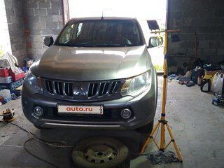 2015 Mitsubishi L200 V, серебристый, 2300000 рублей, вид 1
